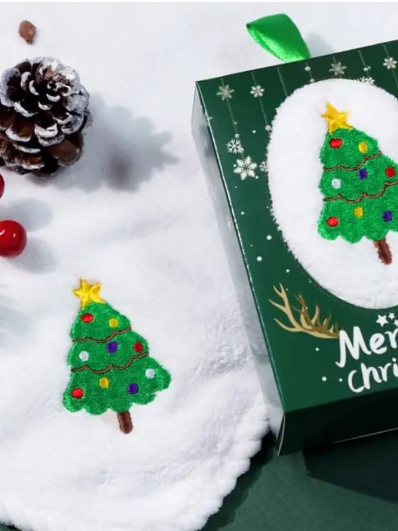 Vianočný uterák s motívom VIANOČNÉHO STROMČEKA - next