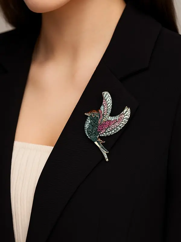 Elegantná brošňa farebný vták - next