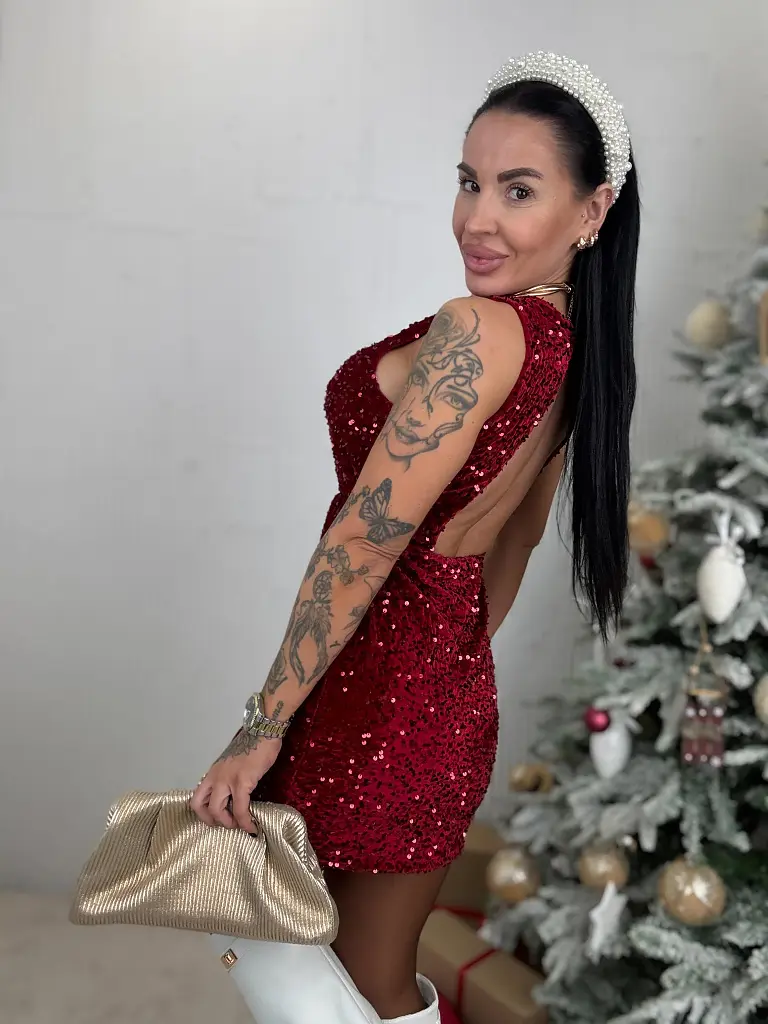 Velvet šaty zdobené flitrami CHAYA+