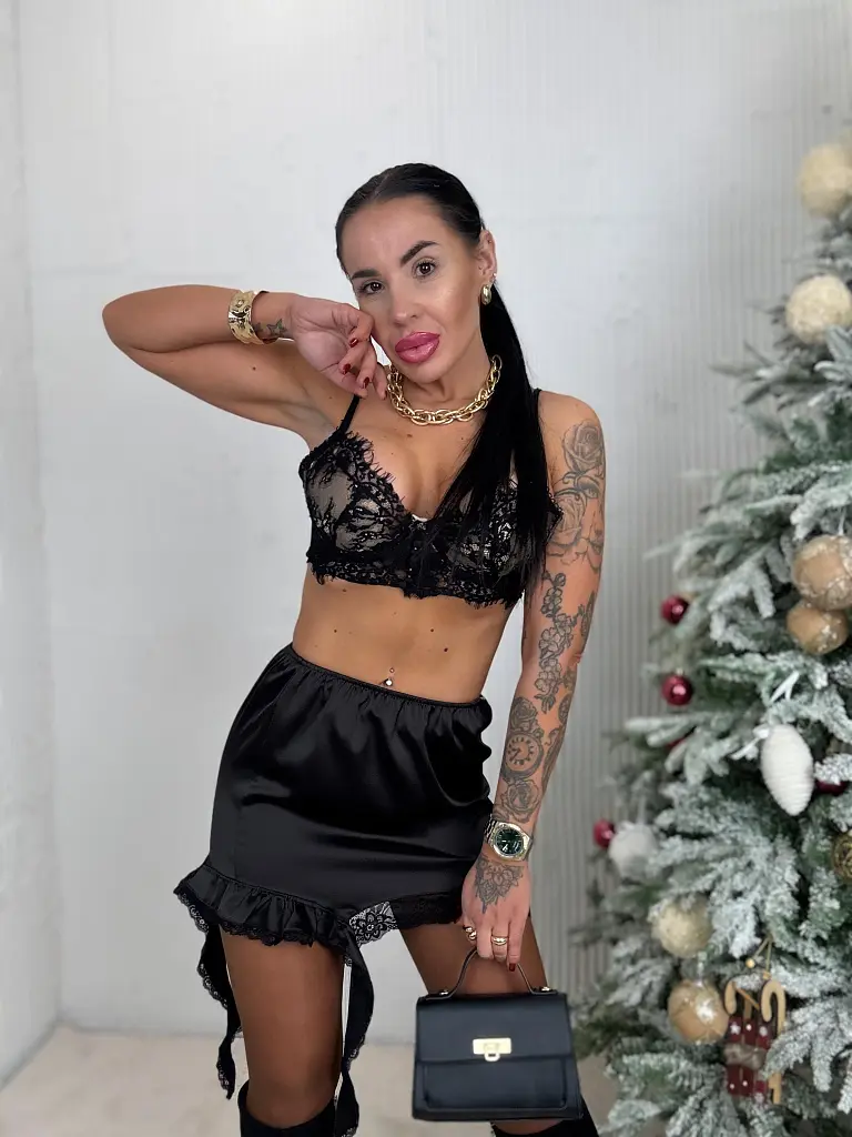 Saténová sukňa s čipkou SAMERIA