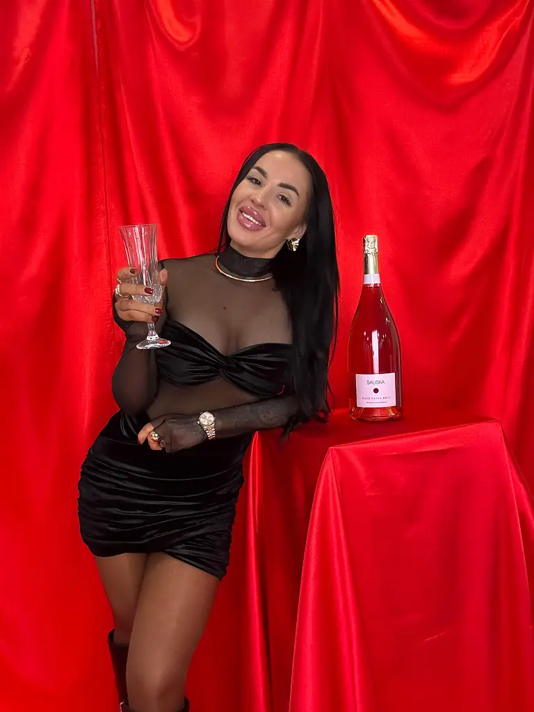 Zamatové šaty kombinované so šifónom NICOUA