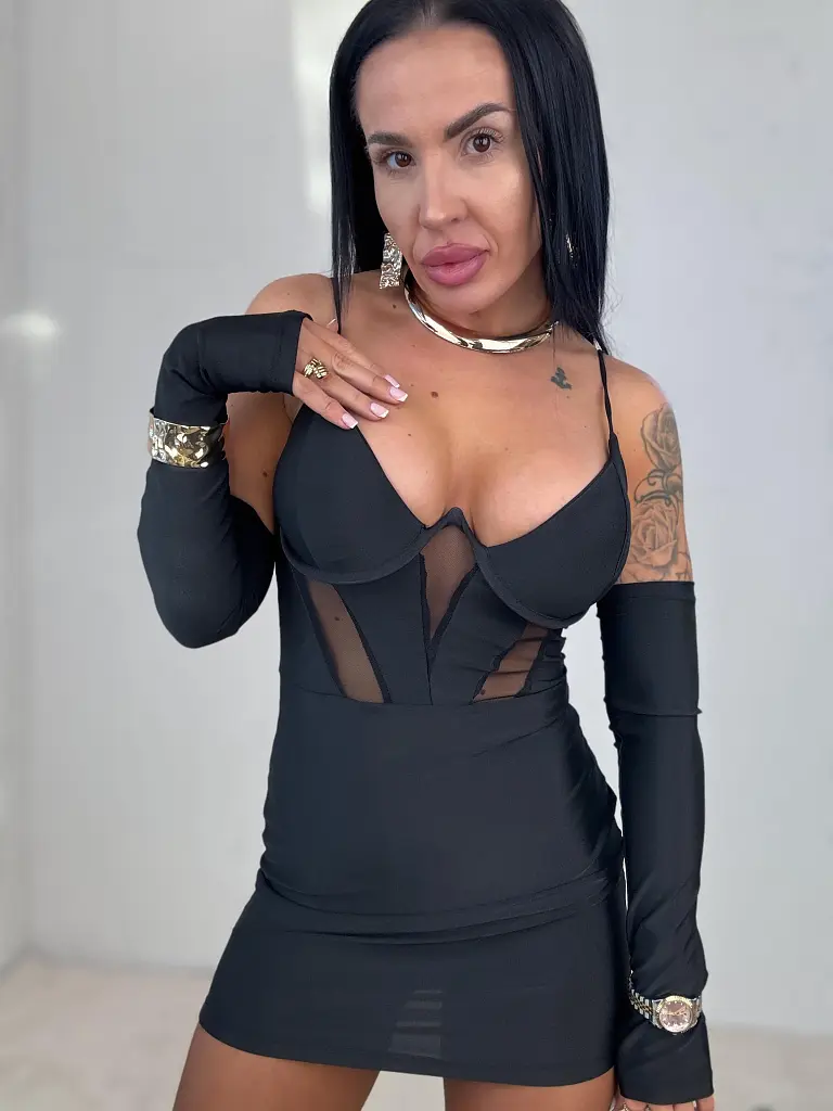 Čierne minišaty s vypchávkami SERENA