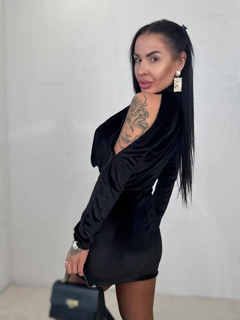 Zamatové šaty BELLA - next