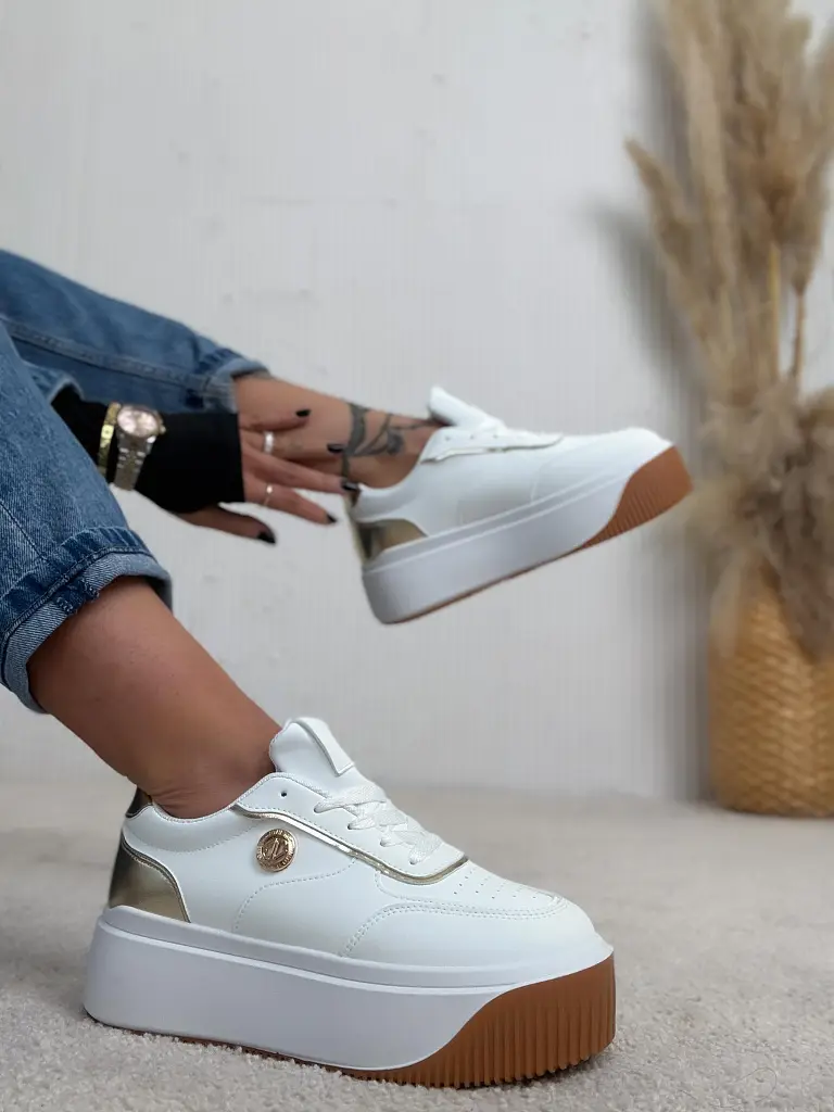 Platformové tenisky so zlatými detailmi APRYLL