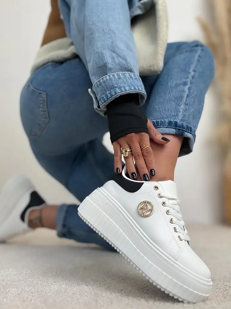 Platformové tenisky so zlatými detailmi AGATHA - next