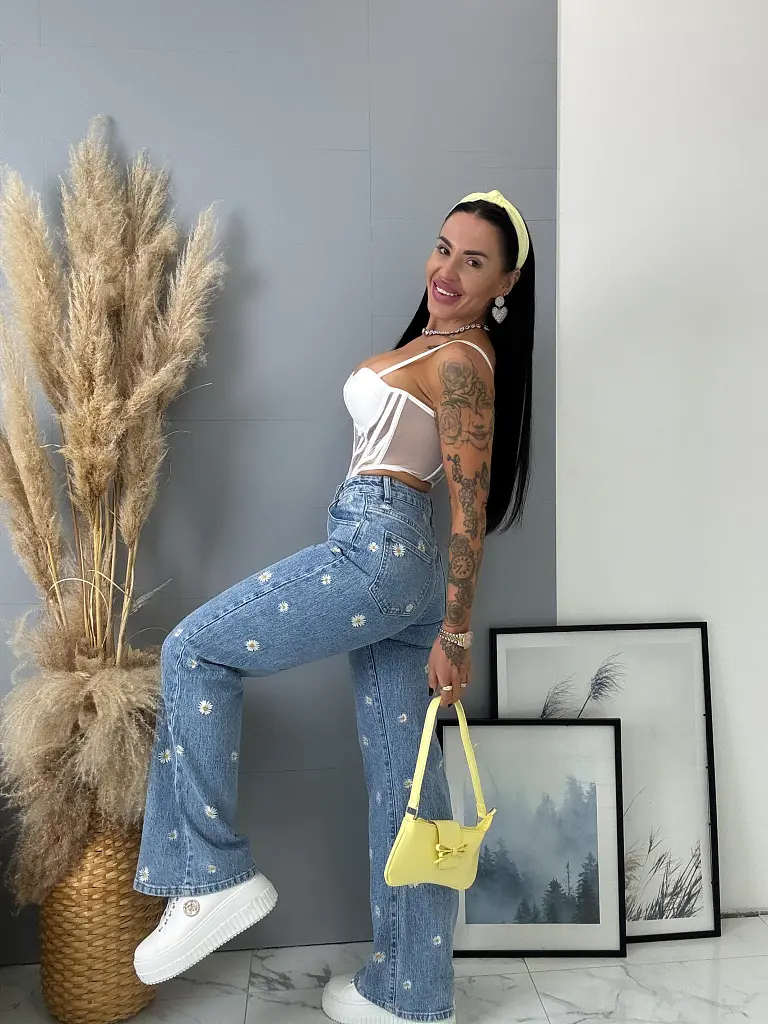 High Waist rifle s výšivkami FLOWERY - next