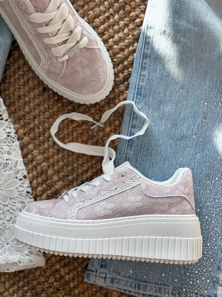 Platformové tenisky zdobené čipkou ANIRMA