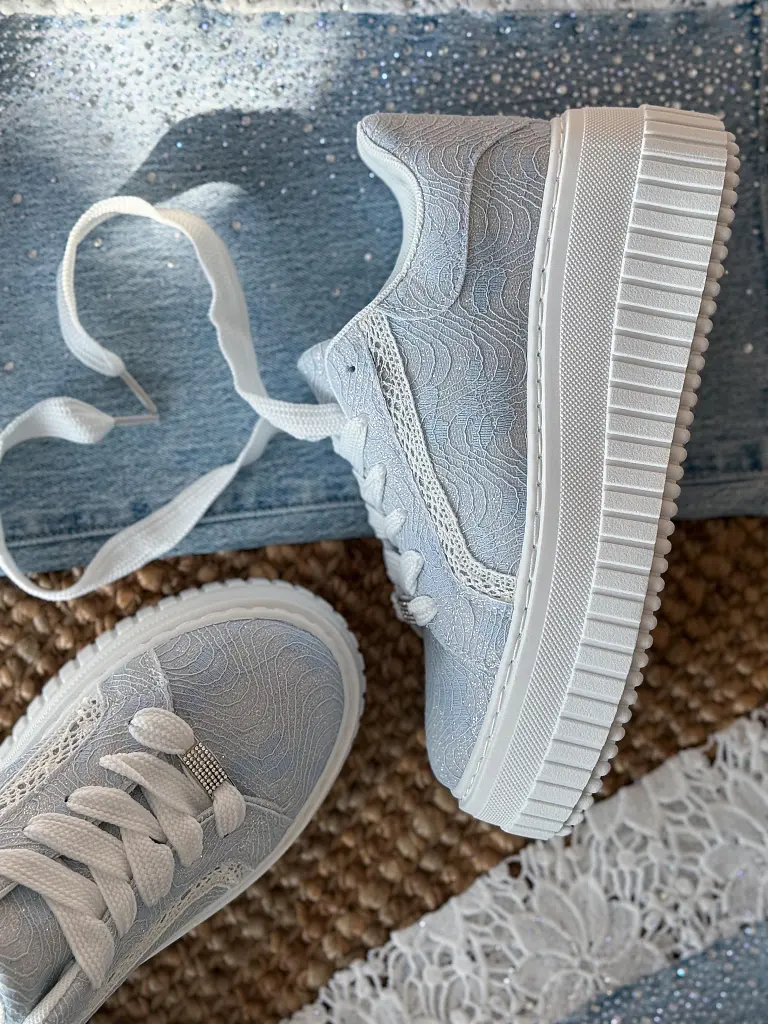 Trblietavé tenisky zdobené čipkou ANIRMA