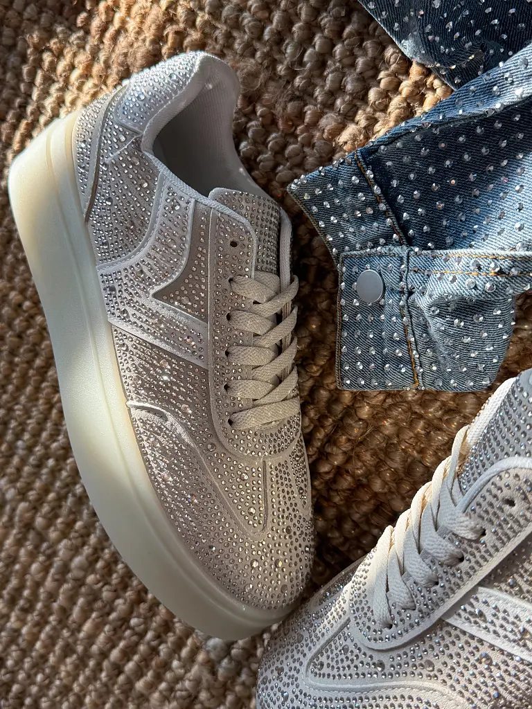 Platformové tenisky zdobené kamienkami CHILA - next