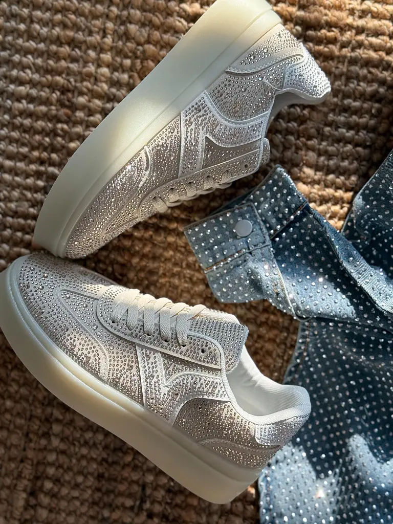 Platformové tenisky zdobené kamienkami CHILA