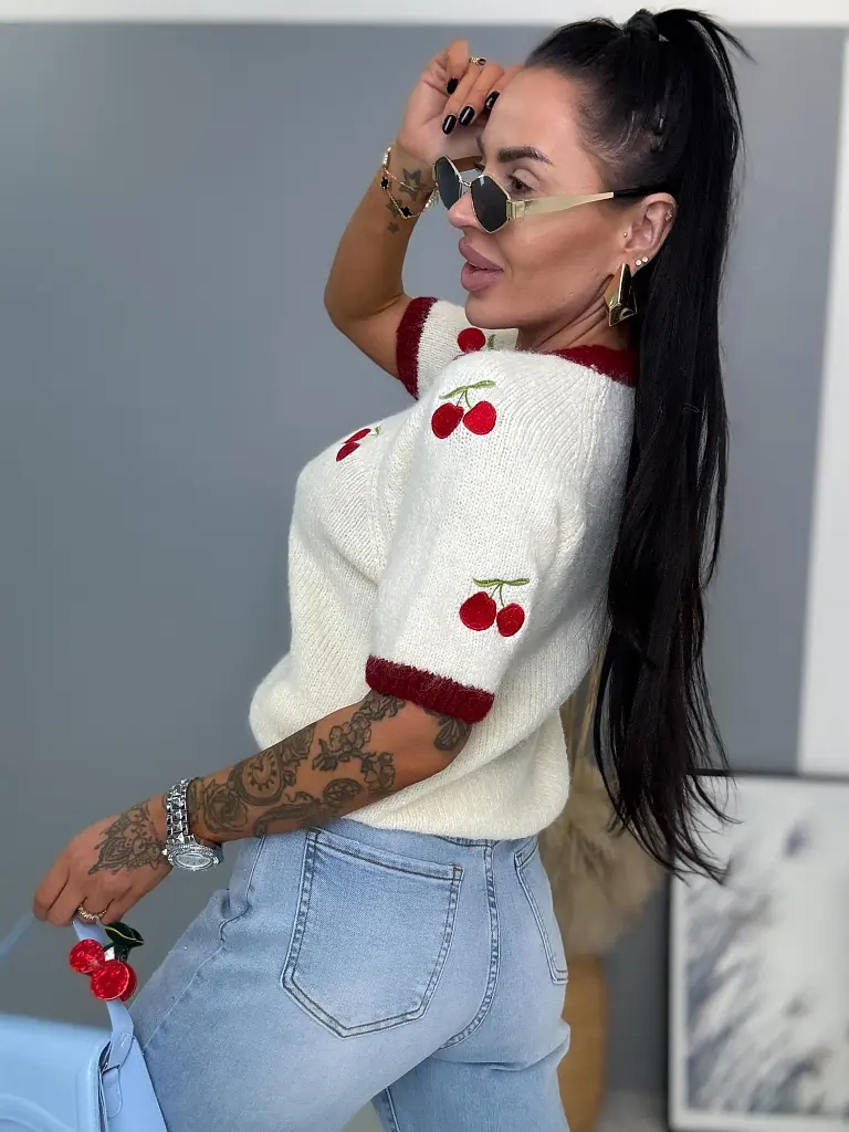 Pletený pulóver s vyšívanými čerešňami CHERRY - next