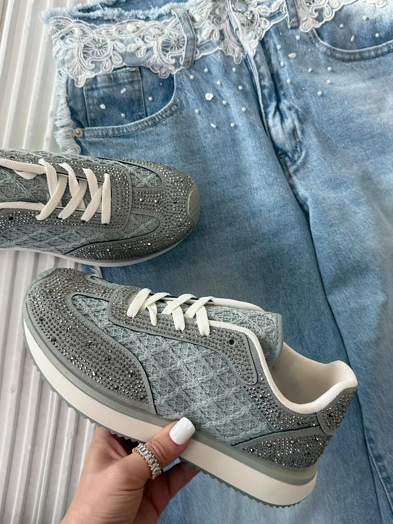 Platformové tenisky zdobené kamienkami NESANA