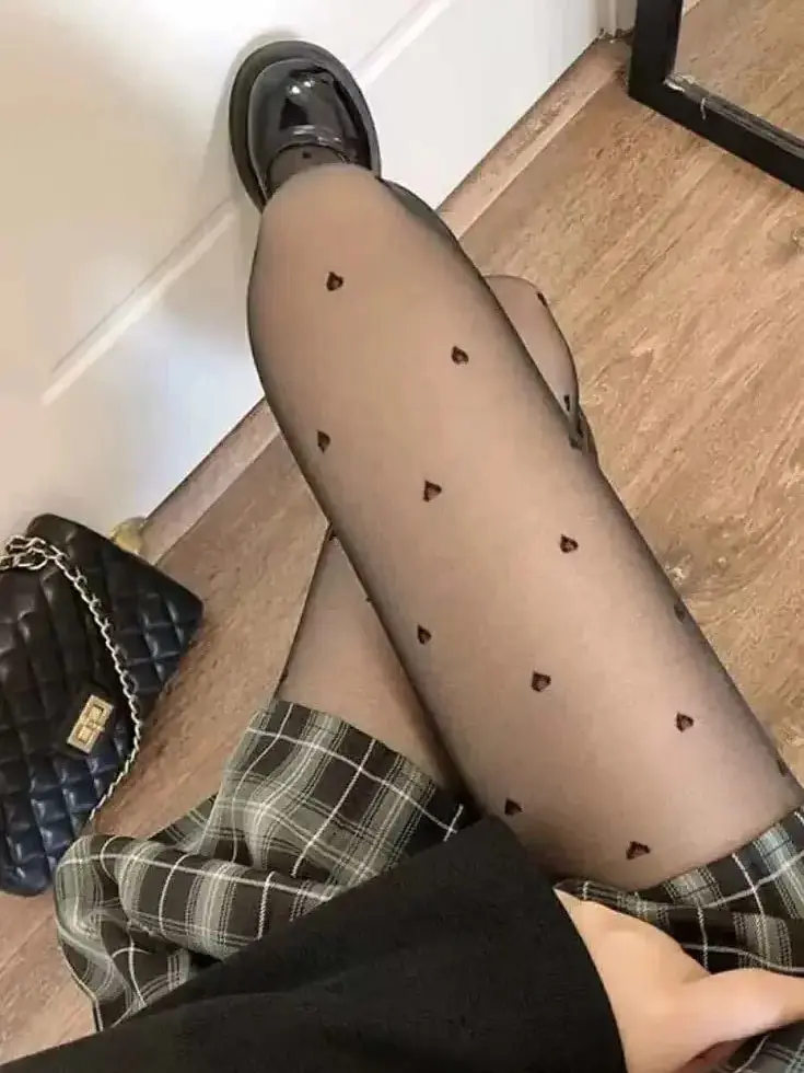 Vzorované čierne pančuchové nohavice