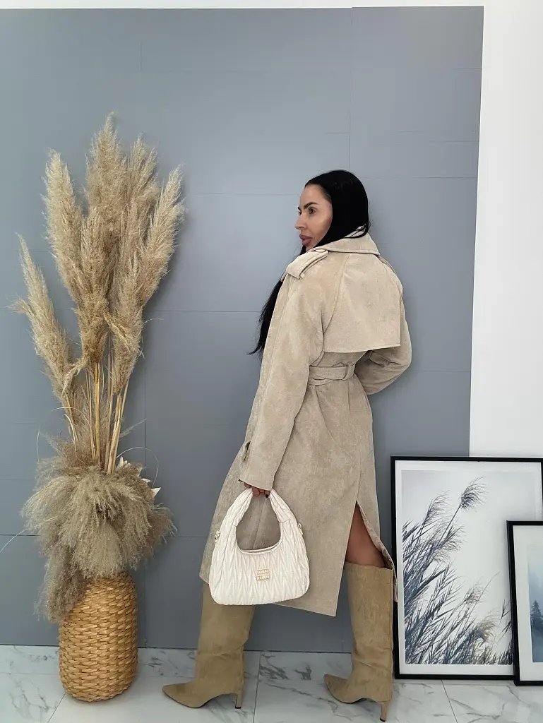 Trenčkotový kabát s vypchávkami a opaskom ASINA - next