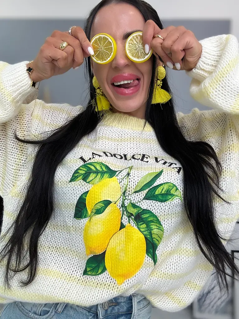 Jemný mohérový pulóver s potlačou LEMON