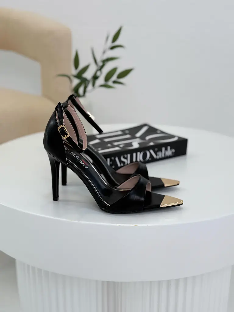 Čierne sandále ZARANA- - next