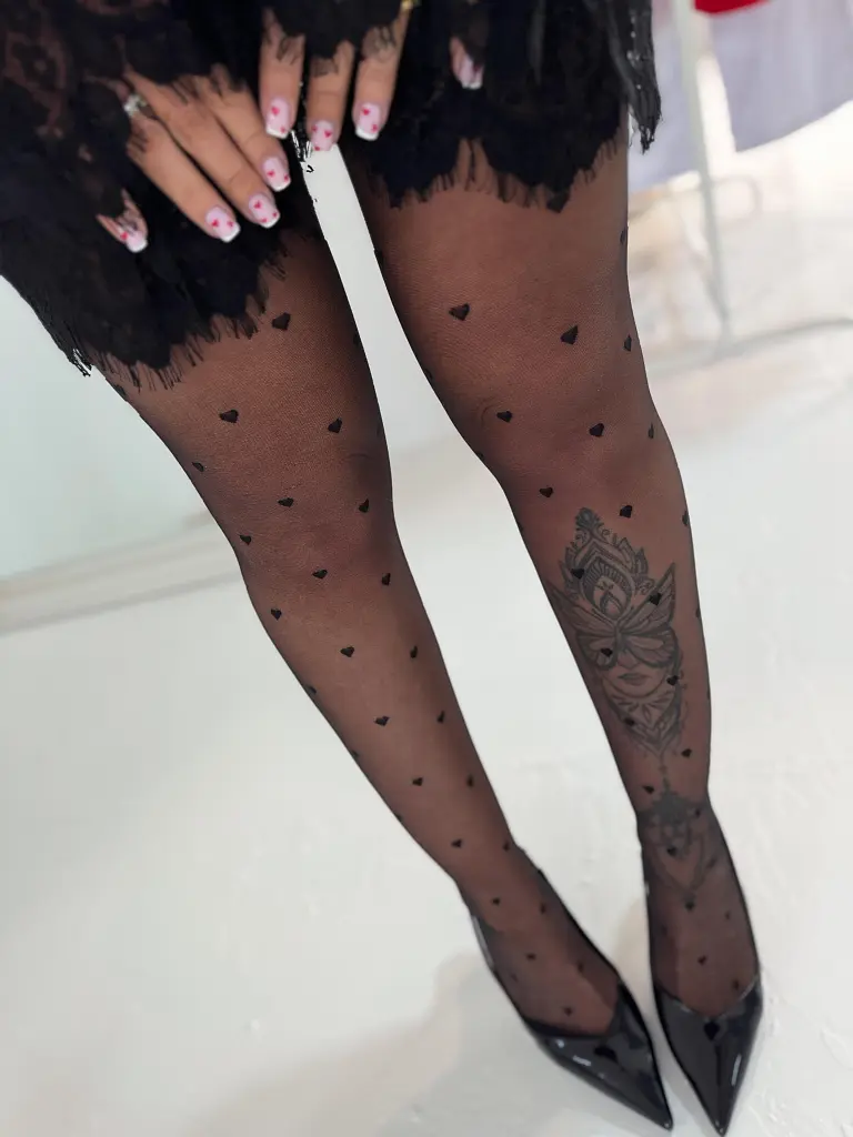 Vzorované čierne pančuchové nohavice-