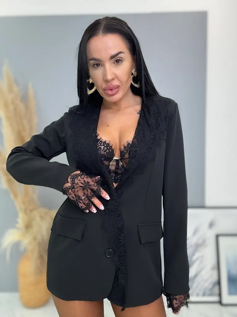 Čierne sako s čiernou čipkou MILAYA