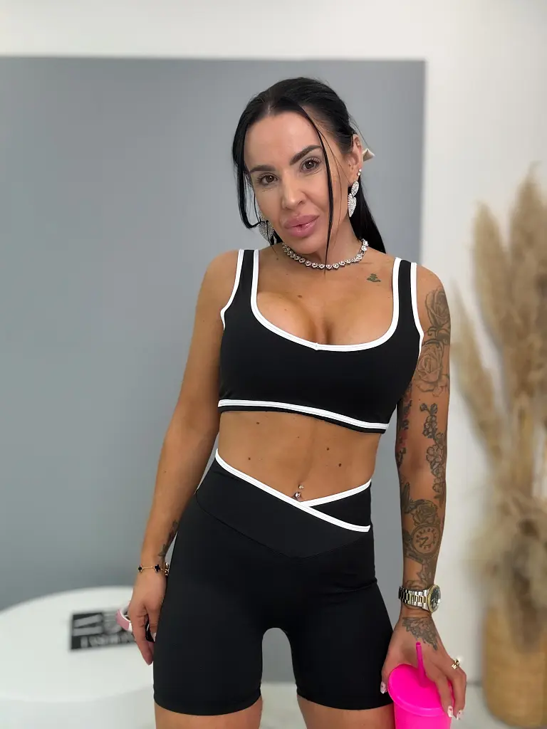 Športový komplet s vypchávkami v prsiach ISABELE