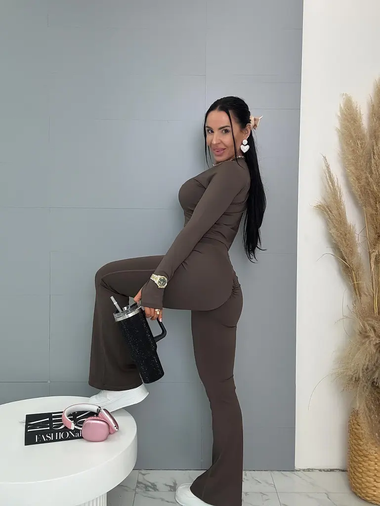 Športový komplet s tvarovaným zadkom ELISA