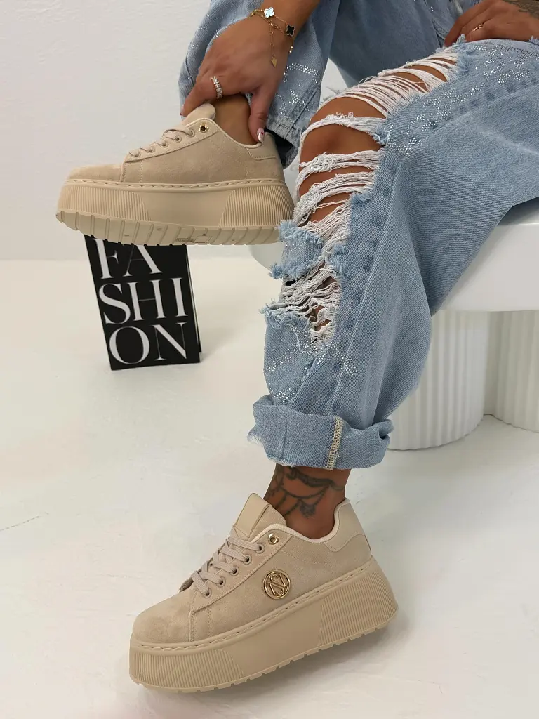 Platformové semišové tenisky so zlatými aplikáciami JANELA-