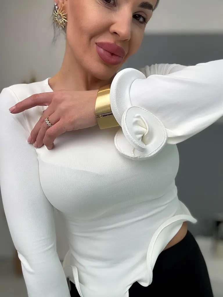 Asymetrický top s vystuženými volánmi FUTURA - next