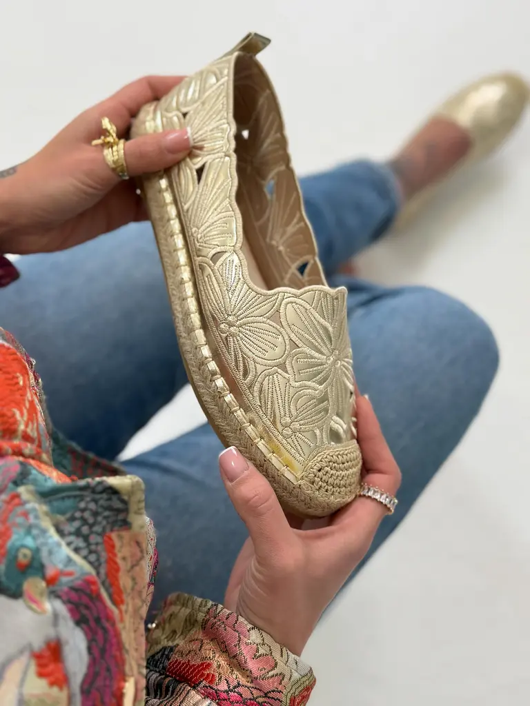 Vyšívané dámske mokasíny FLORA