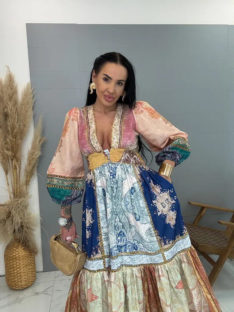 Dlhé šaty vzorované so zlatou niťou na gombíky MAGIC