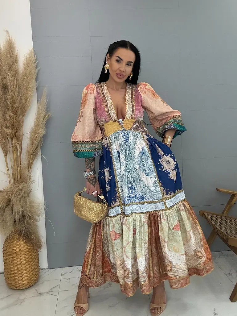 Dlhé šaty vzorované so zlatou niťou na gombíky MAGIC - next