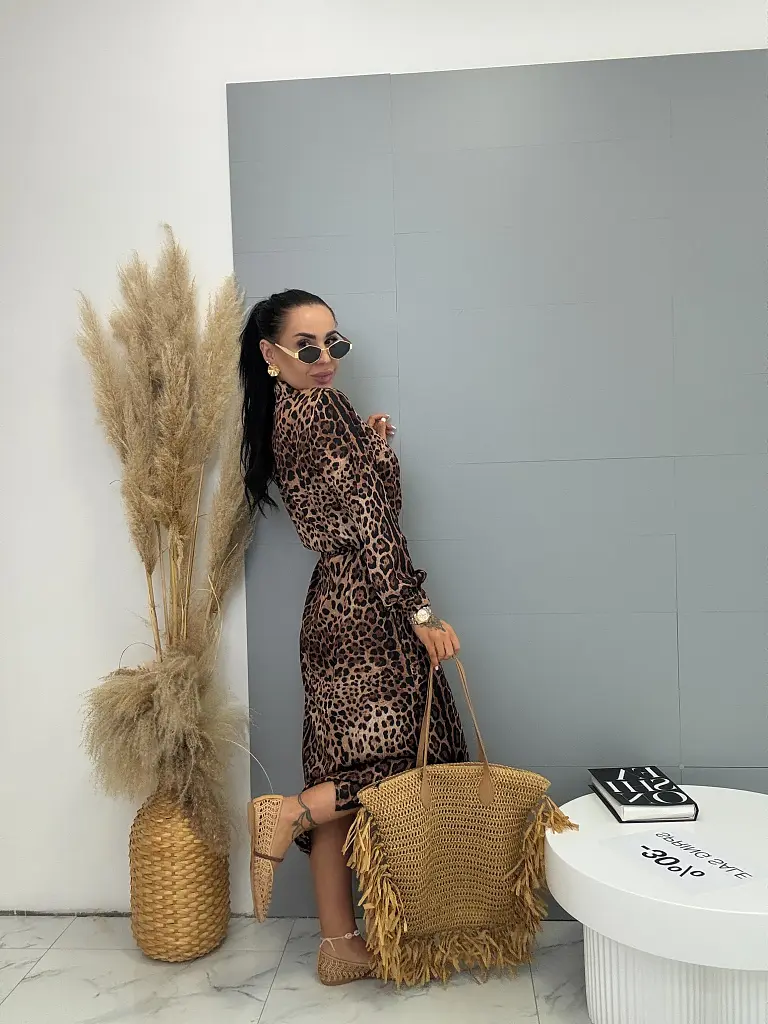 Saténové košelové šaty s leopardím vzorom a opaskom LEONA - next