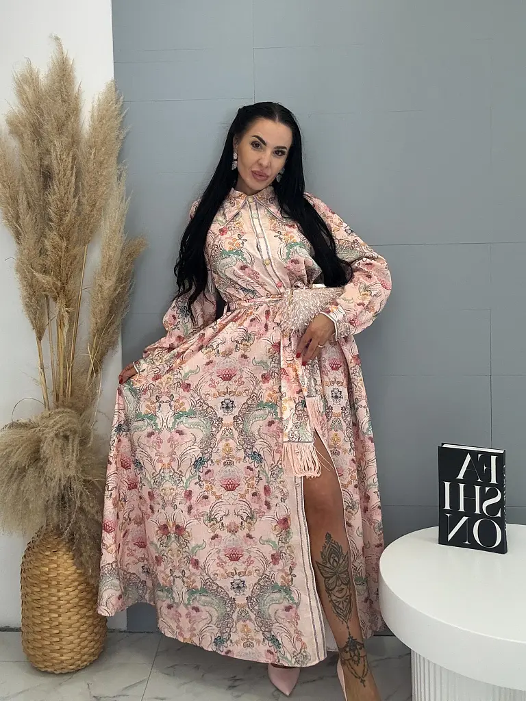 Dlhé kvetované šaty na gombíky s opaskom ROSEA