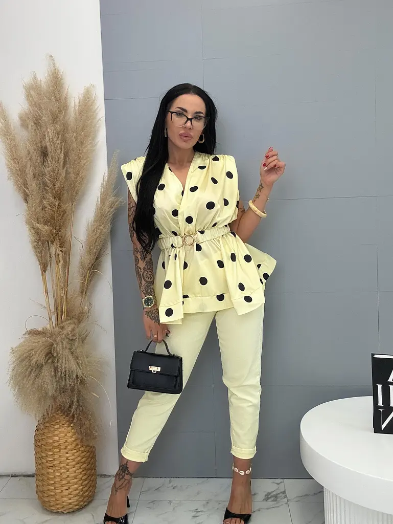 Bodkovaná saténová blúzka s opaskom POLKA - next