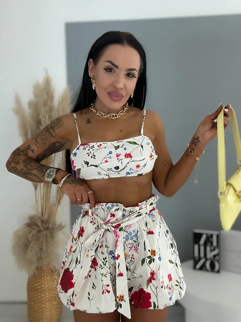 Kvetinové šortky v cibuľovom strihu s topom FLORE