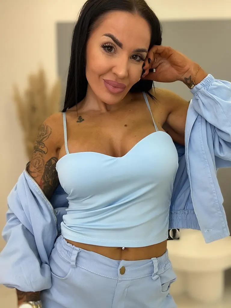 Dámsky crop top s vystuženými košíkmi STRAP