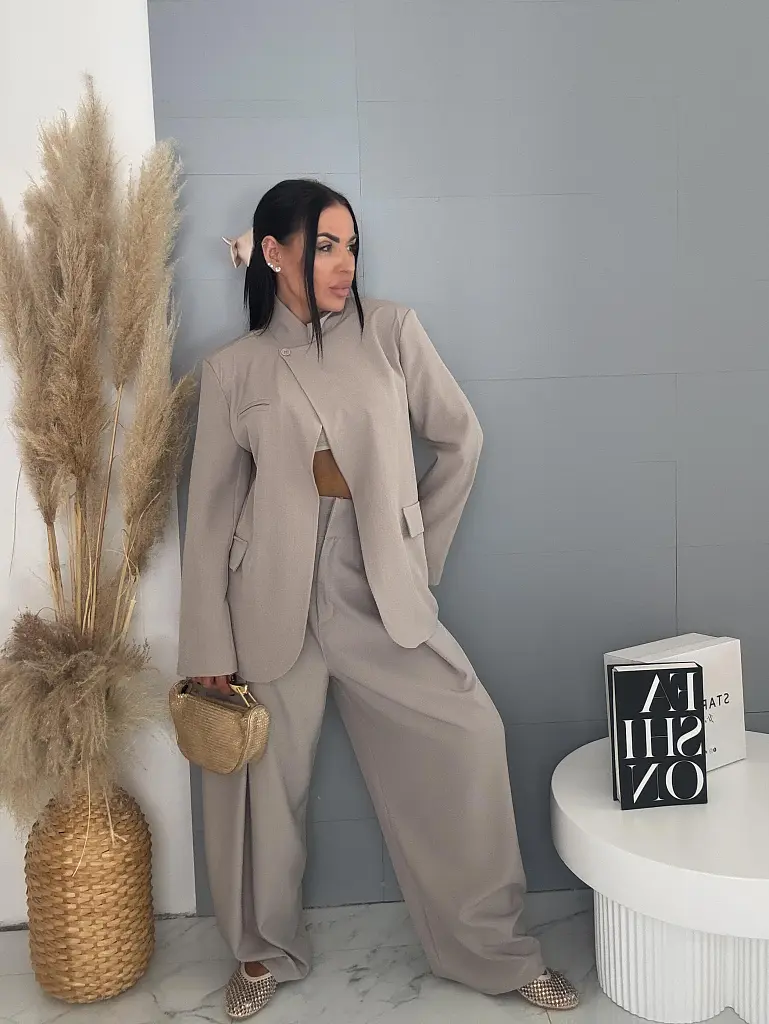 Sako so zapínaním pod krkom na 1 gombík CLEO