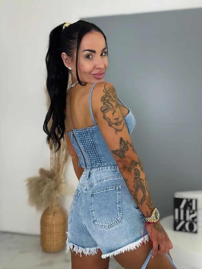 Denim šortky zdobené nitmi ZYRA - next