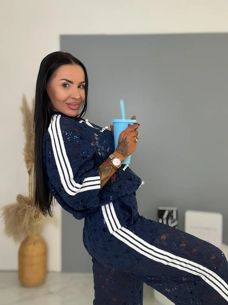 Čipkované športovo elegantné nohavice s flitrami CHINY - next