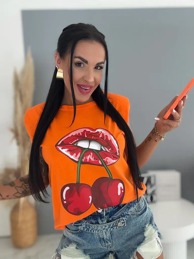 Tričko s vypchávkami na ramenách a potlačou CHERRY  - next