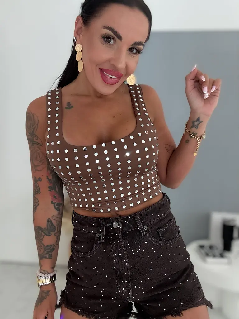 Crop-top so striebornými kamienkami BLANCA