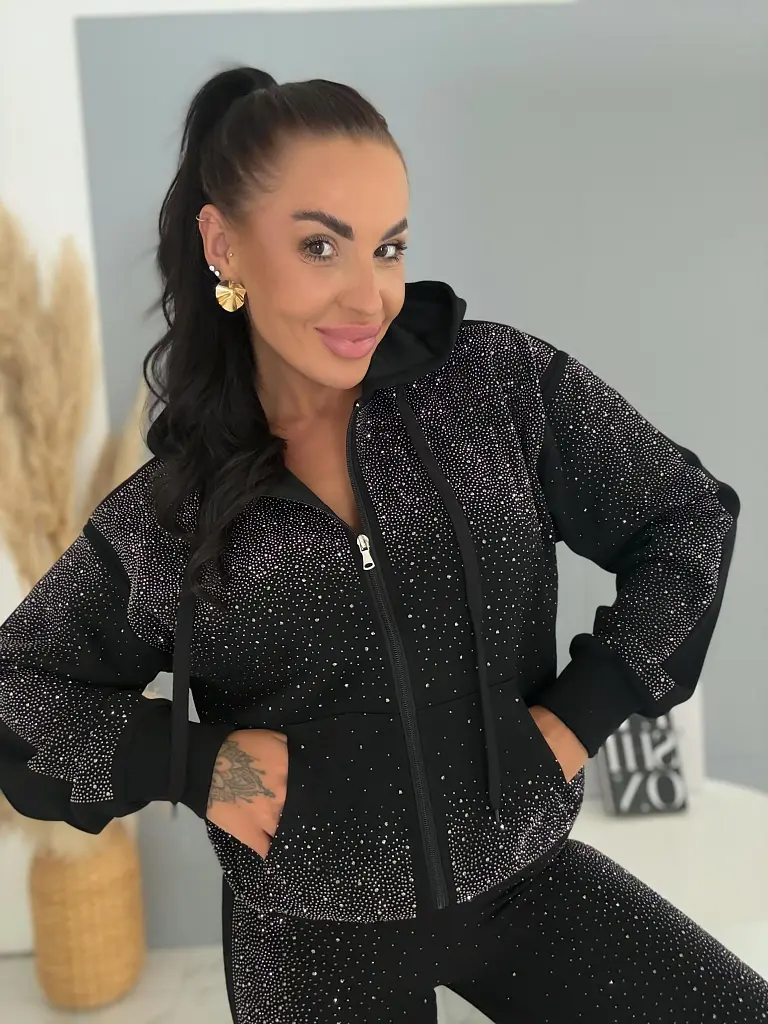 Čierna mikina s kapucňou na zips s kamienkami GLAM