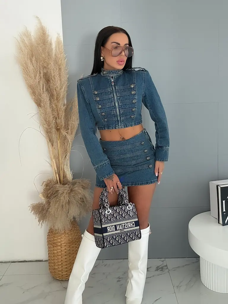 Dvojdielny denim komplet s ozdobnými prackami KARA Crop bunda+skort!