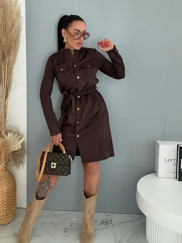 Velúrové šaty na cvoky a opaskom CHOCO