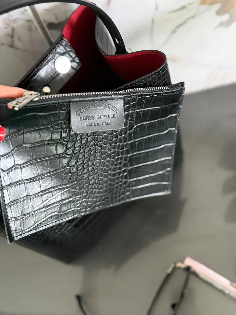 Kožená kabelka z pravej kože NIKA s embossed efektom - next