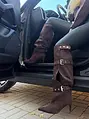 Semišové dlhé čižmy na ihličkovom podpätku s prackami NERINA